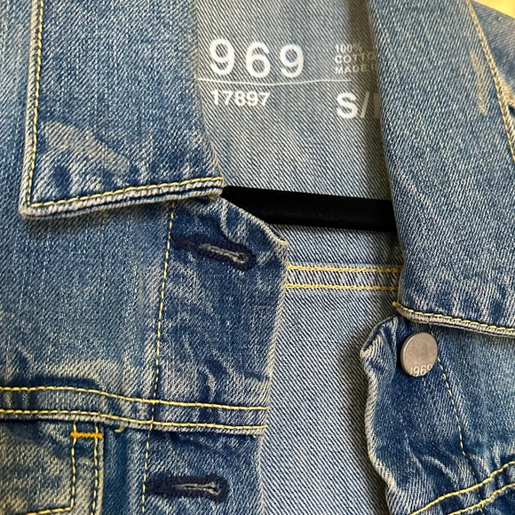 Gap denim vest. Size small. - Picture 2 of 3